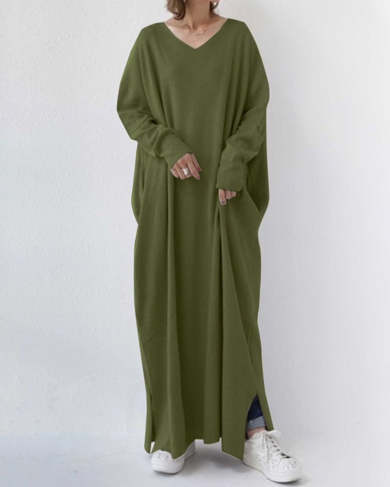 Fashionable women's winter maxi dress with long sleeves, ideal for formal or casual occasions.