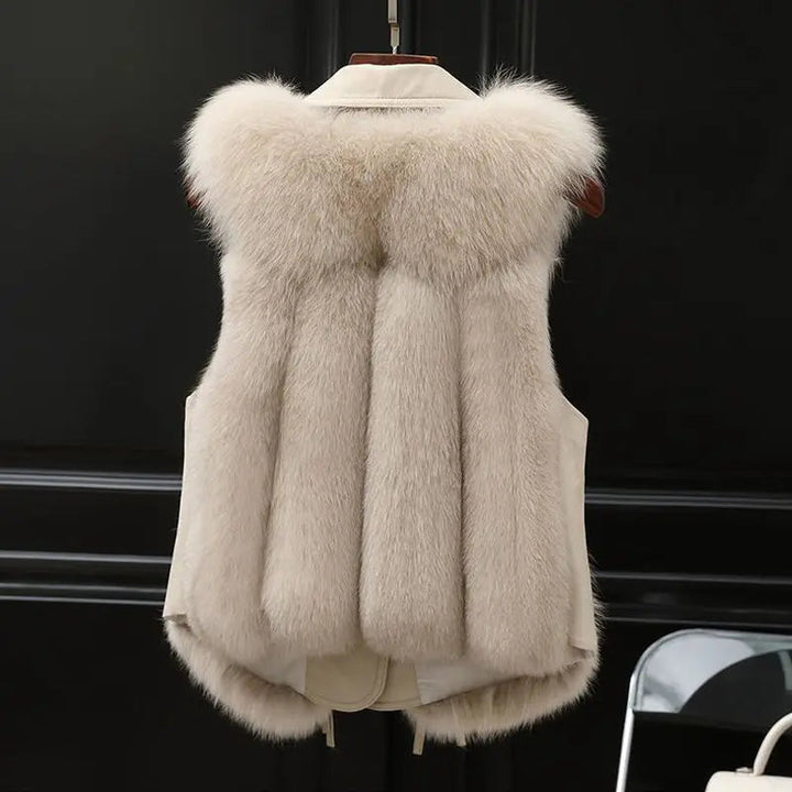 Warm & cozy women's winter vest with an elegant oversized lapel, ideal stylish outerwear for cold days.