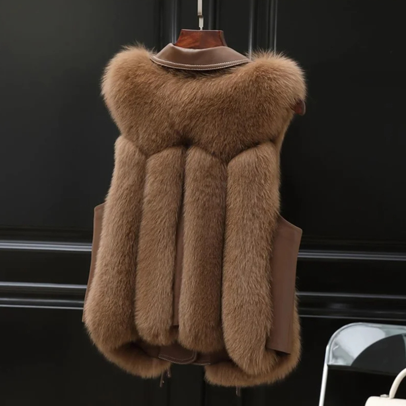 Versatile women's winter vest with an elegant oversized lapel, perfect for stylish layering & cozy warmth.
