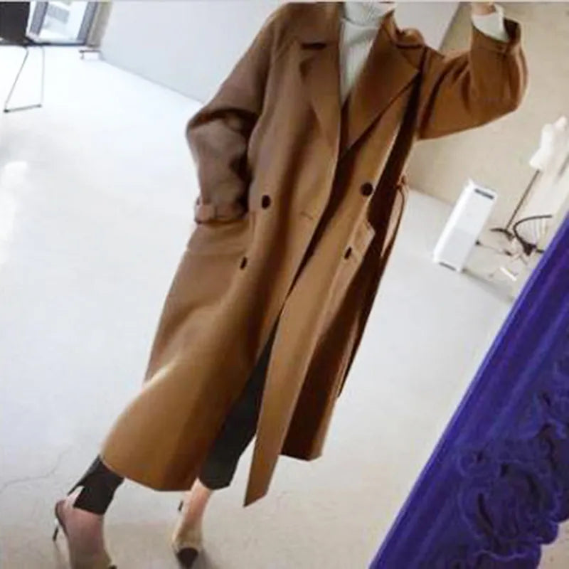 Chic women's double-breasted long coat made from a quality wool blend, suitable for elegant outerwear