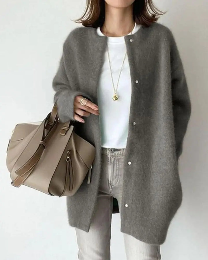 Versatile women's layering cardigan in wool & mohair blend, for a cozy and chic fall look.