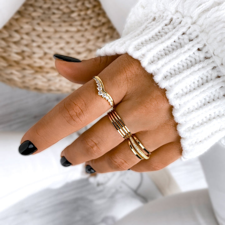 Women's statement zirconia crown ring in sterling silver, ideal for special occasions. Features brilliant sparkle.