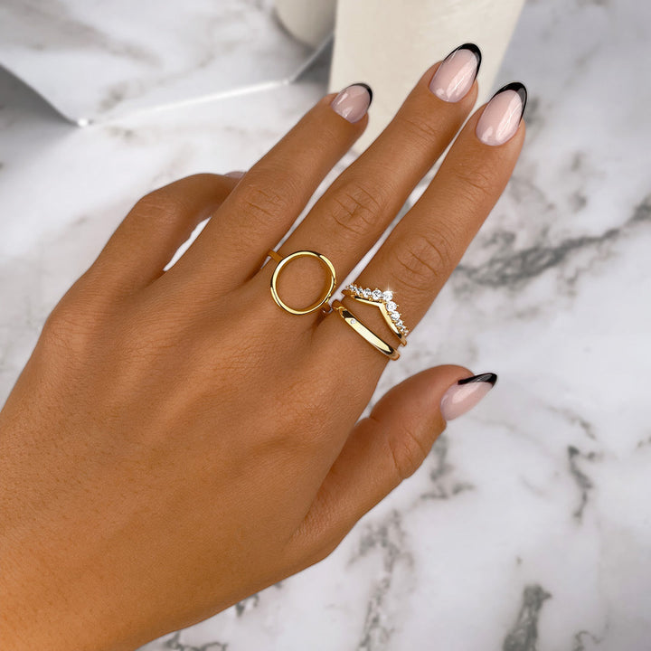 Elegant zirconia crown ring for women, a sparkling sterling silver gift for her. Perfect fashion accessory.