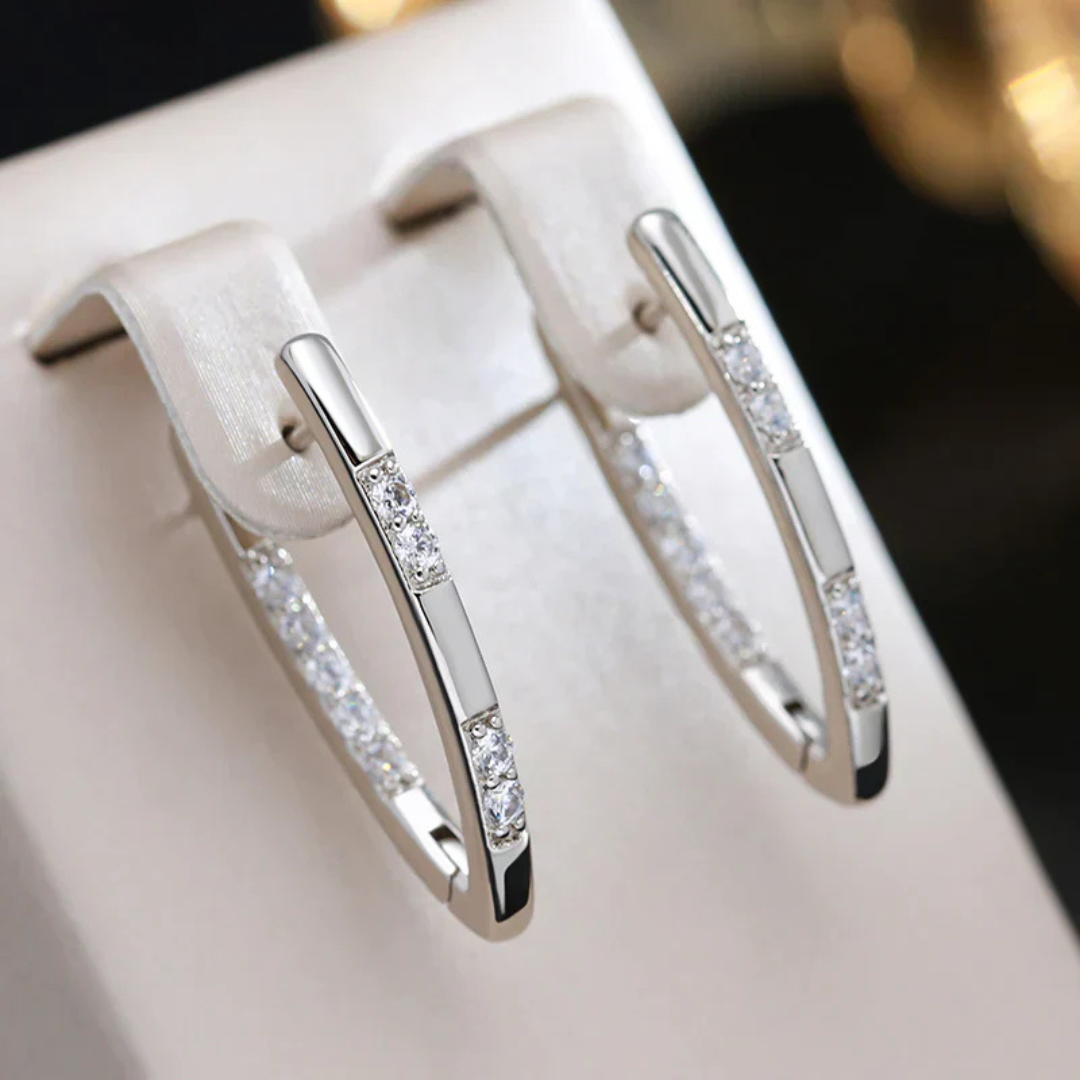 Elegant women's zirconia stud earrings in gold with brilliant sparkle, perfect for a gift.