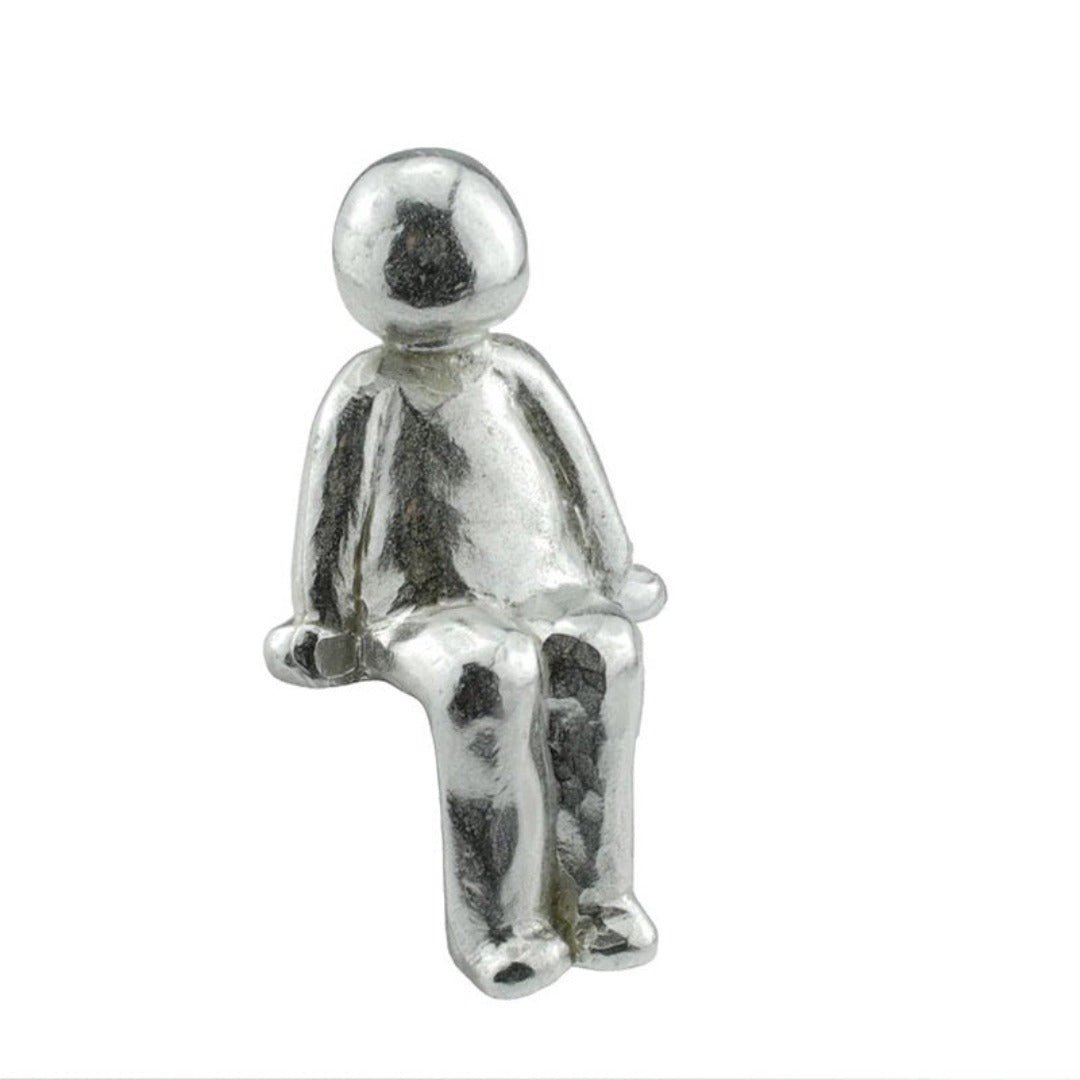 Resin family sculpture, a poignant symbol of timeless family bonds & unity.