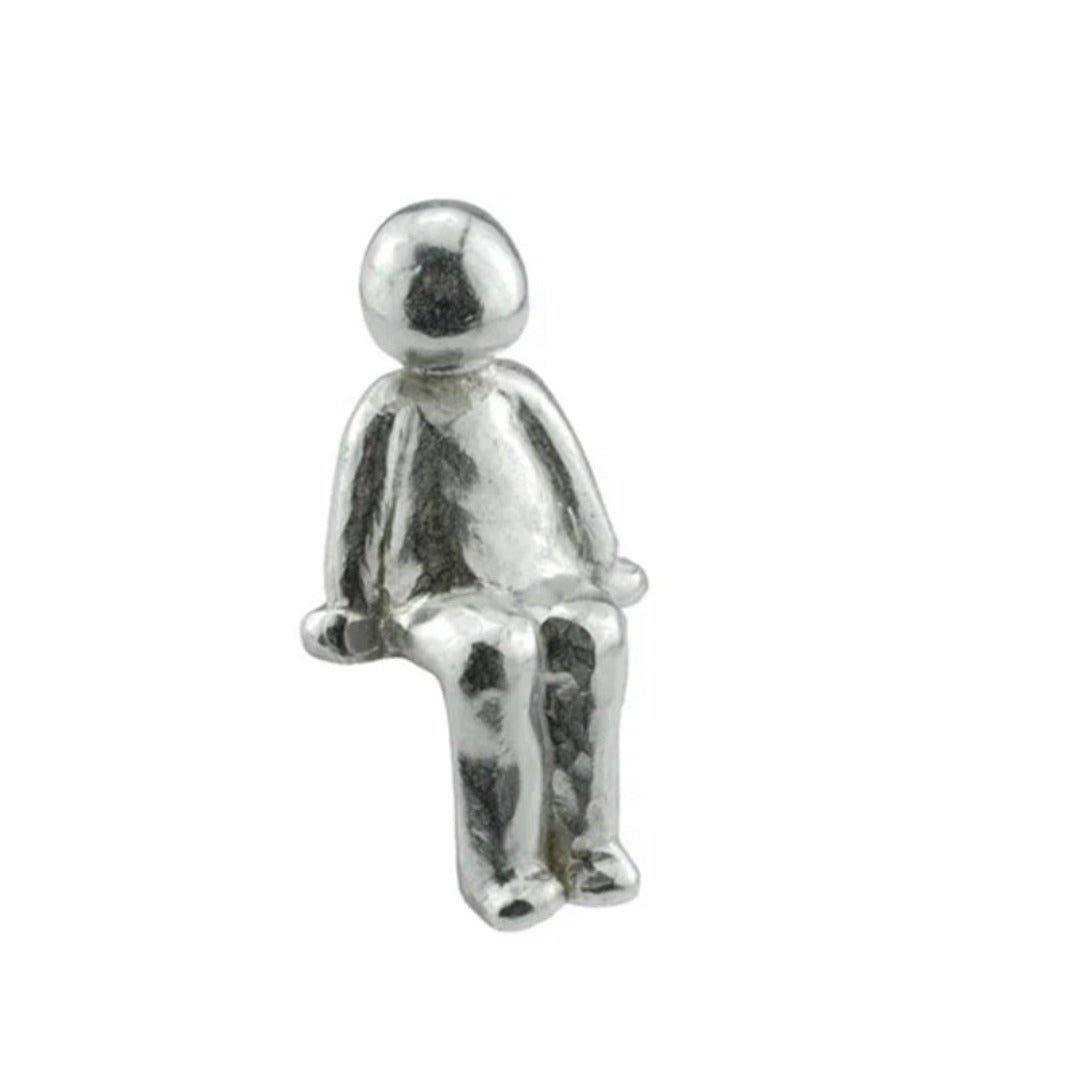 Sentimental resin family bond statue, perfect as a thoughtful gift or home accent.