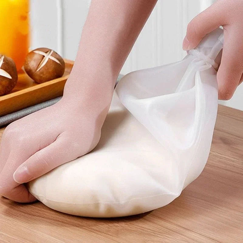 Silicone food storage bag, ideal for meal prep & leftover storage. Flexible, reusable kitchen tool. Dishwasher safe.