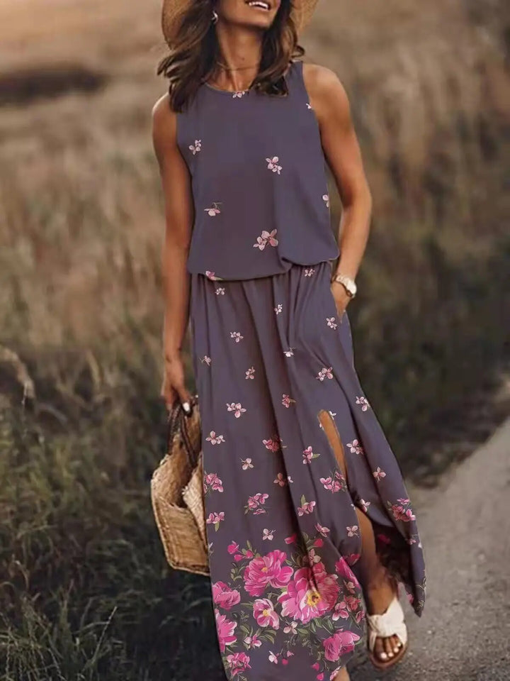 Elegant women's summer maxi dress in white with a flowy design, ideal for a fashionable vacation.