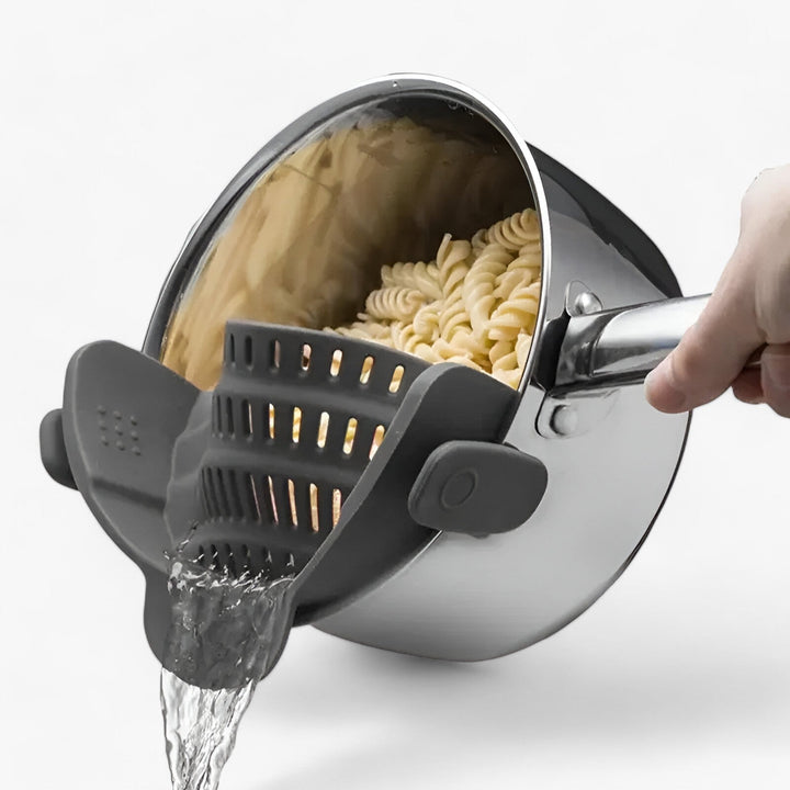 Foldable silicone kitchen colander in a vibrant color, perfect for draining pasta & veggies. Space-saving kitchen tool.