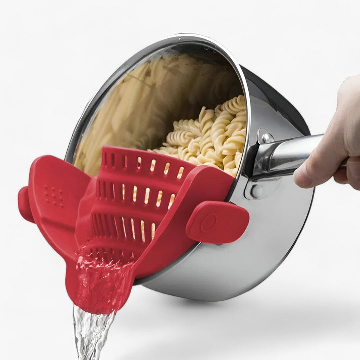 Space-saving foldable silicone colander for efficient draining in any kitchen. Ideal for pasta, fruits, and veggies.