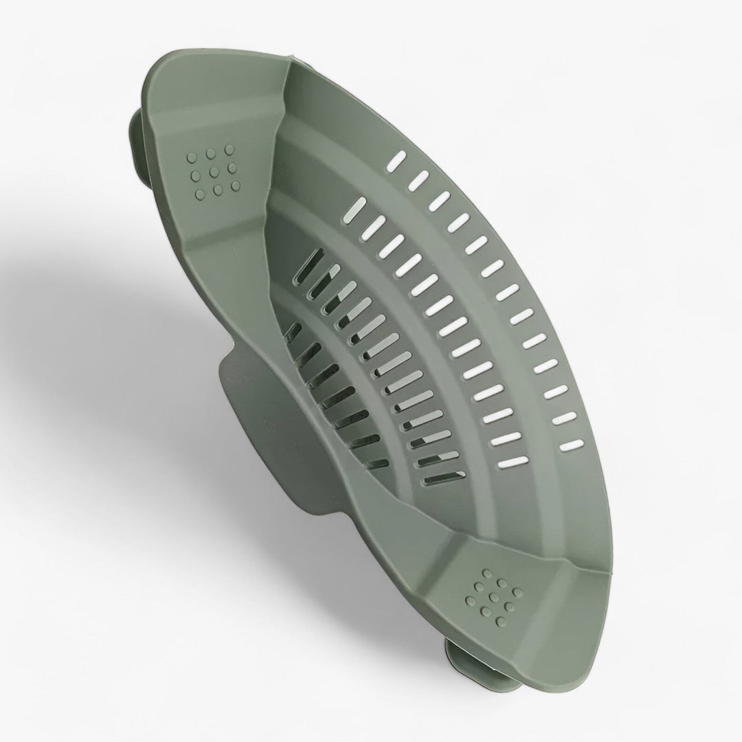 Durable silicone kitchen colander, collapsible design for compact storage. Essential cooking & food prep tool.