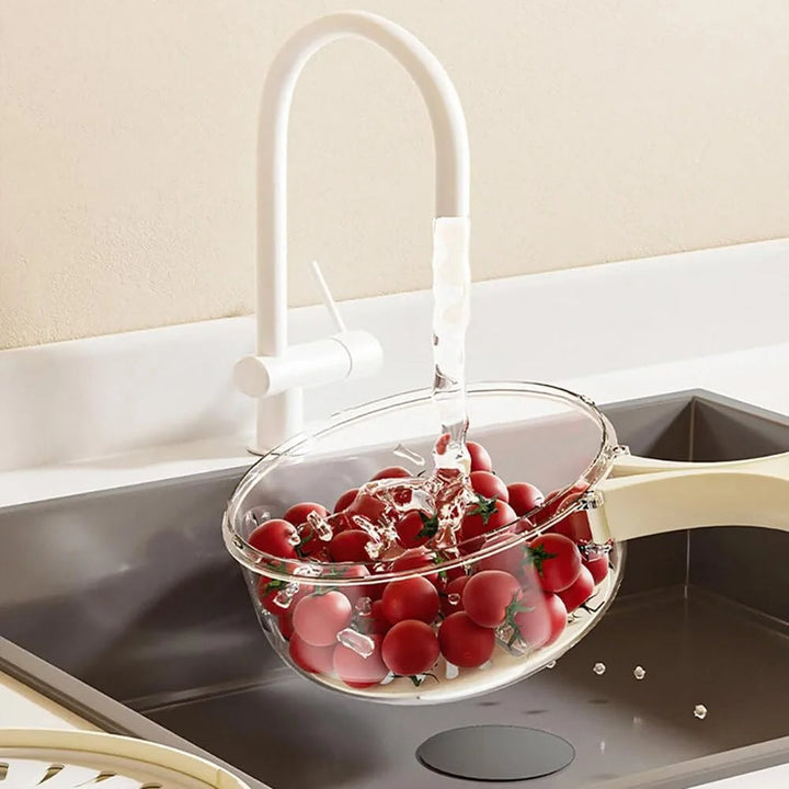FreshSeal container with crisp lettuce, ideal for vegetable storage, food preservation & kitchen organization.