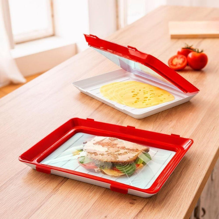 Close-up of FreshSeal food storage tray's innovative airtight lid, ensuring food stays fresh and odors are contained.