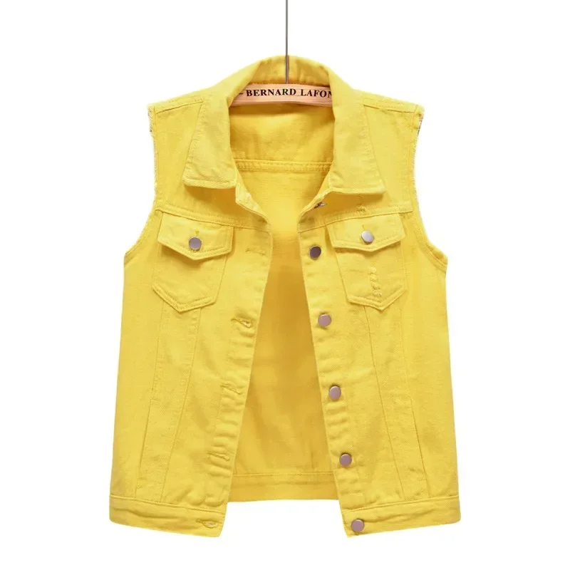 Comfortable women's raw edge denim vest, a versatile sleeveless jacket for year-round fashion.