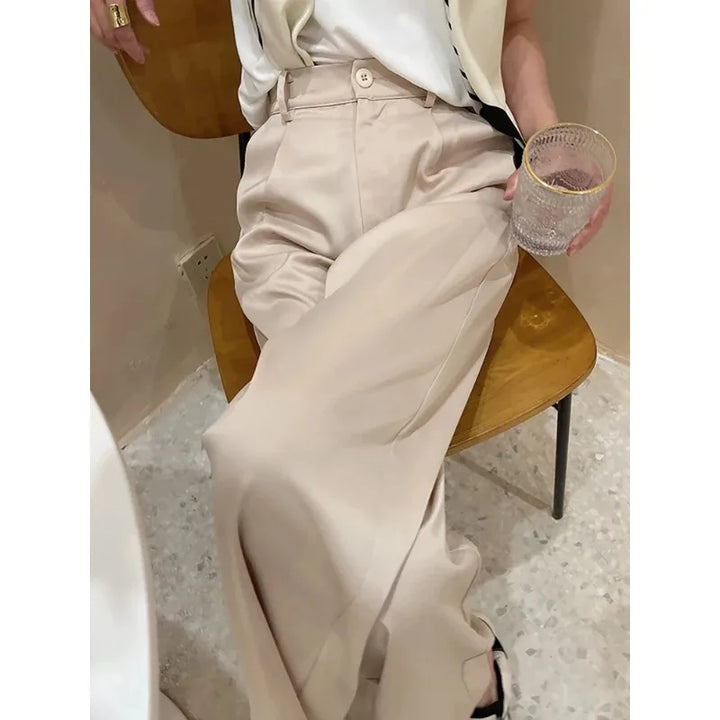 Women's casual wide-leg high-waist pants in a comfortable, loose fit. Spring fashion essential.