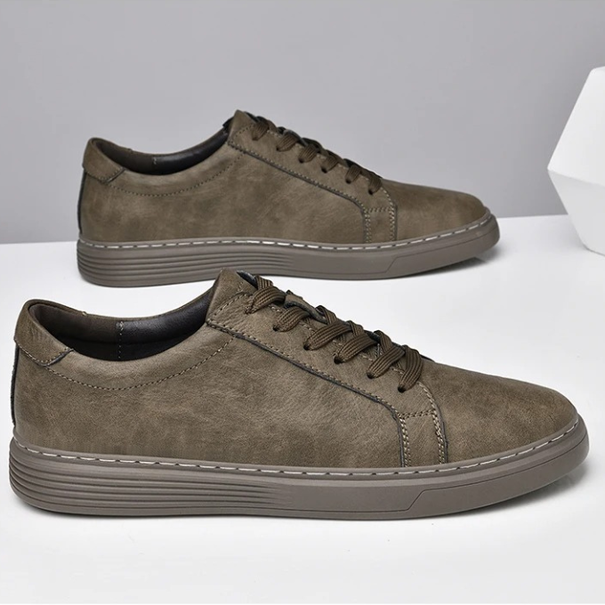 Classic men's leather sneakers, genuine leather, comfortable for all-day casual wear.