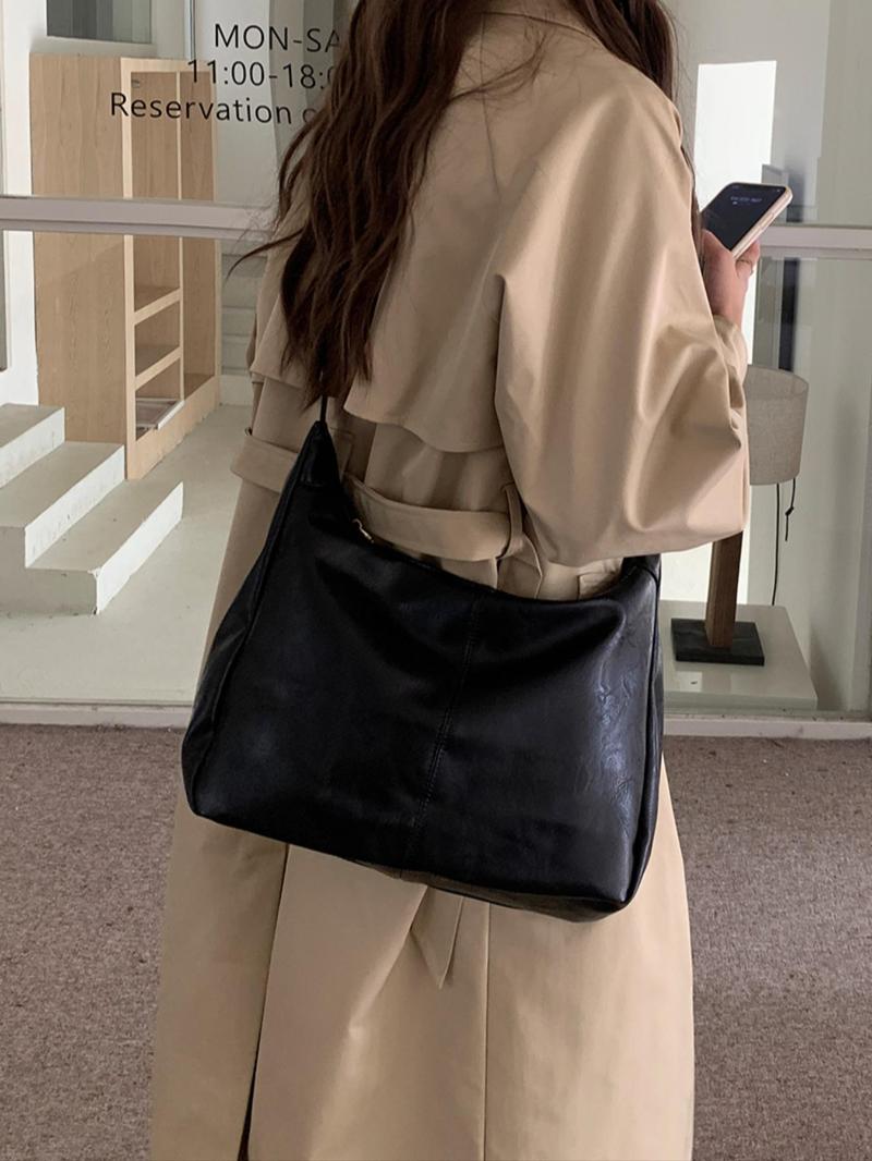 Genuine leather women's shoulder bag, everyday style, durable & elegant fashion accessory.