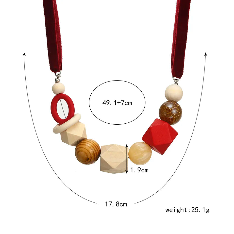 Fashionable geometric pearl and wood necklace for women. Modern statement jewelry, adjustable length.