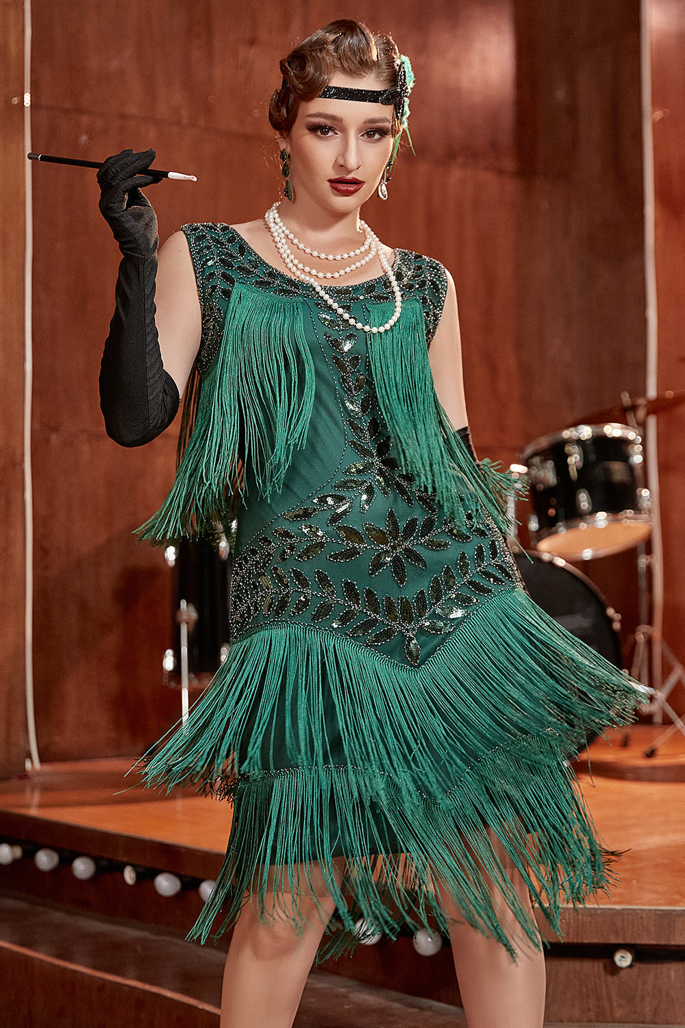 Classic 1920s Gatsby party dress, women's flapper style, adorned with shimmering sequins and pearls.