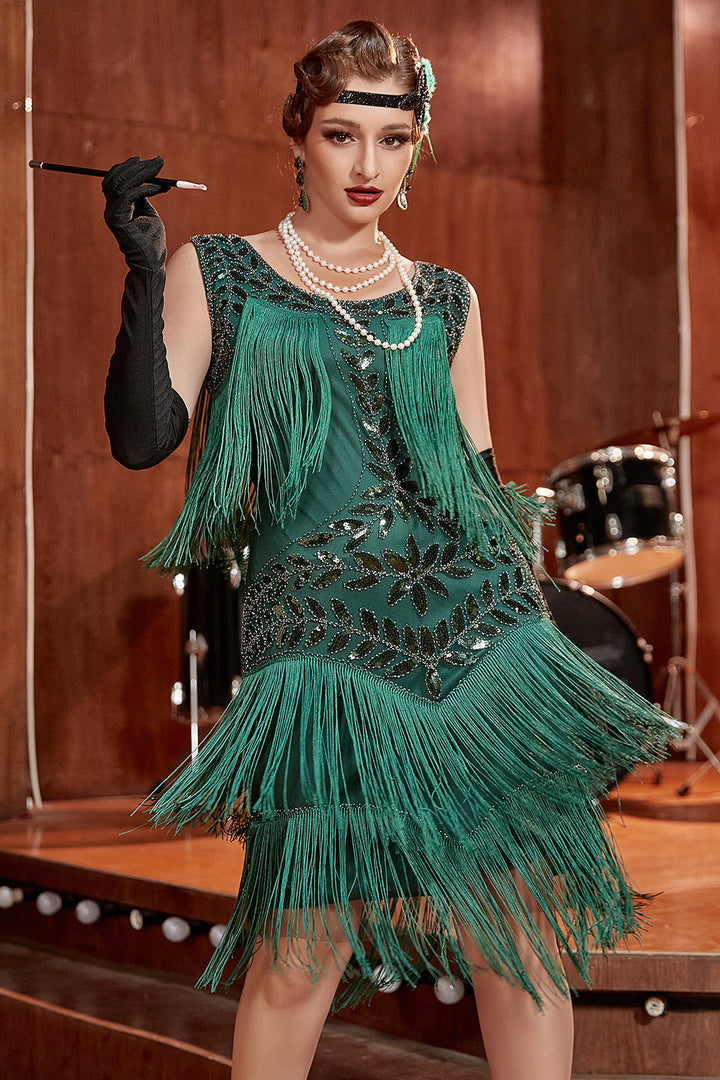 Classic 1920s Gatsby party dress, women's flapper style, adorned with shimmering sequins and pearls.