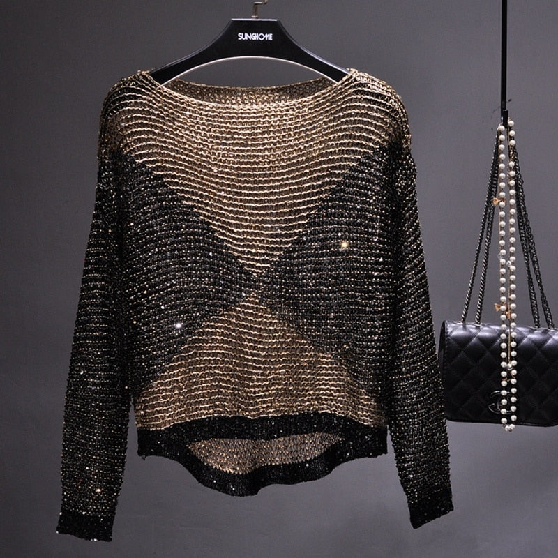 Elegant women's long-sleeve sequined top. Fashionable statement piece with dazzling shimmer for evening wear.
