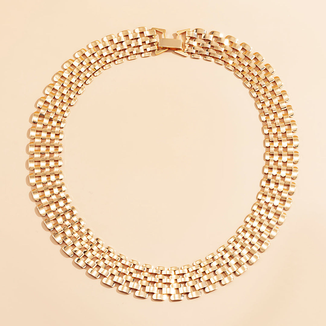 Women's bold chunky necklace, thick chain design, eye-catching stainless steel statement jewelry.