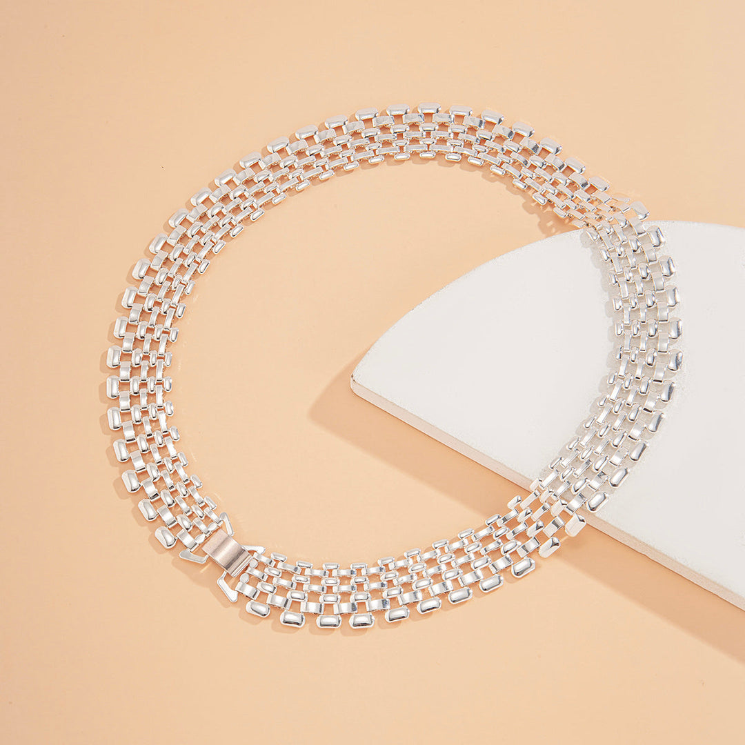 Fashionable thick chain necklace, women's chunky statement jewelry, perfect for a bold accessory look.
