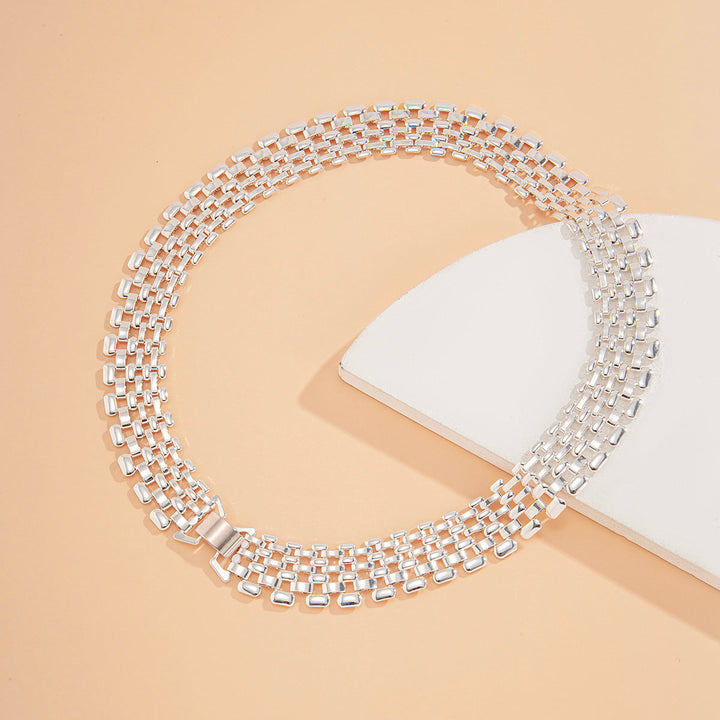 Fashionable thick chain necklace, women's chunky statement jewelry, perfect for a bold accessory look.