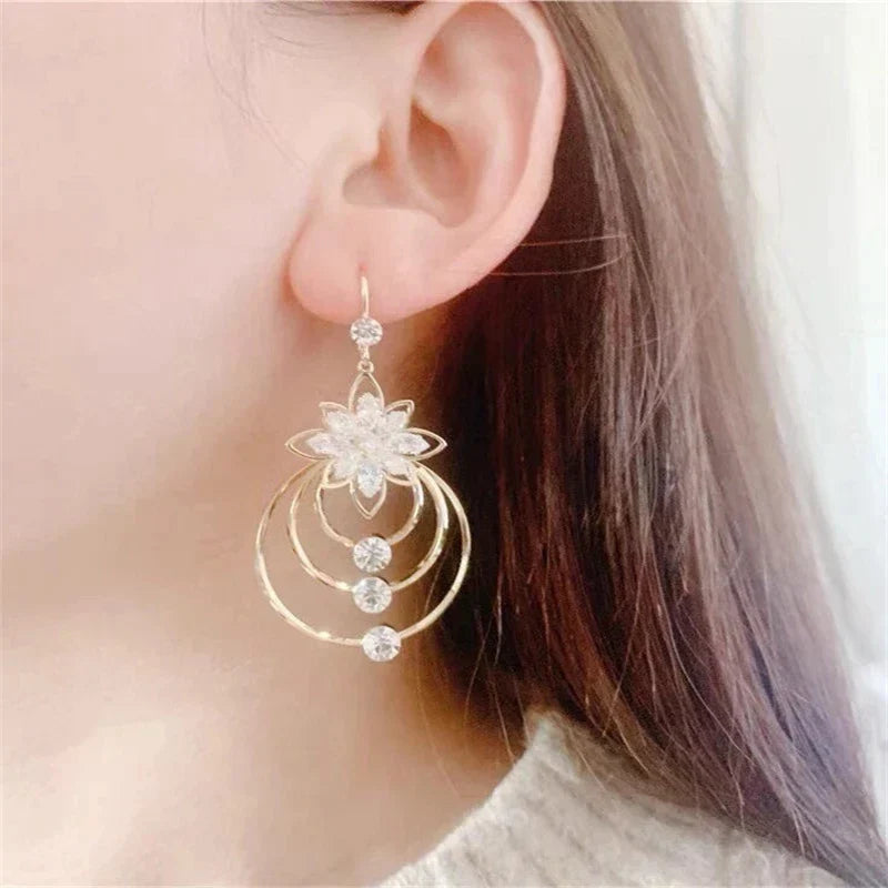Womens luxurious golden hoop earrings, gold plated & sparkling design.
