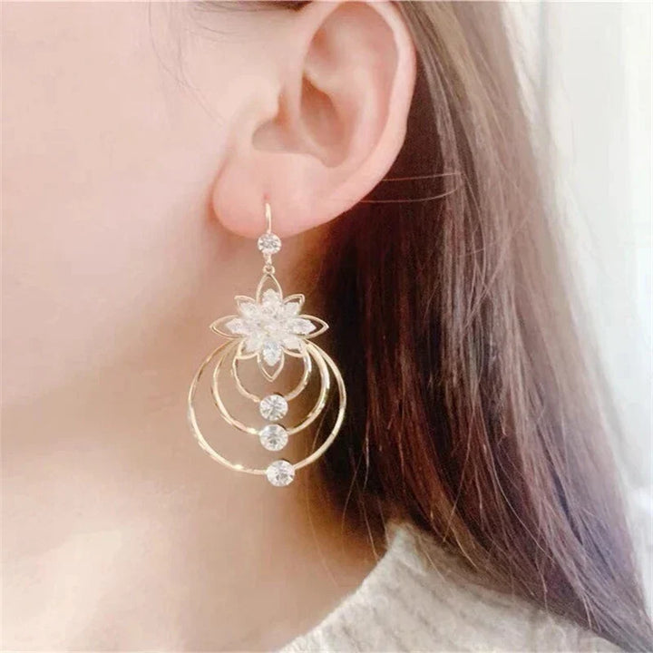 Womens luxurious golden hoop earrings, gold plated & sparkling design.