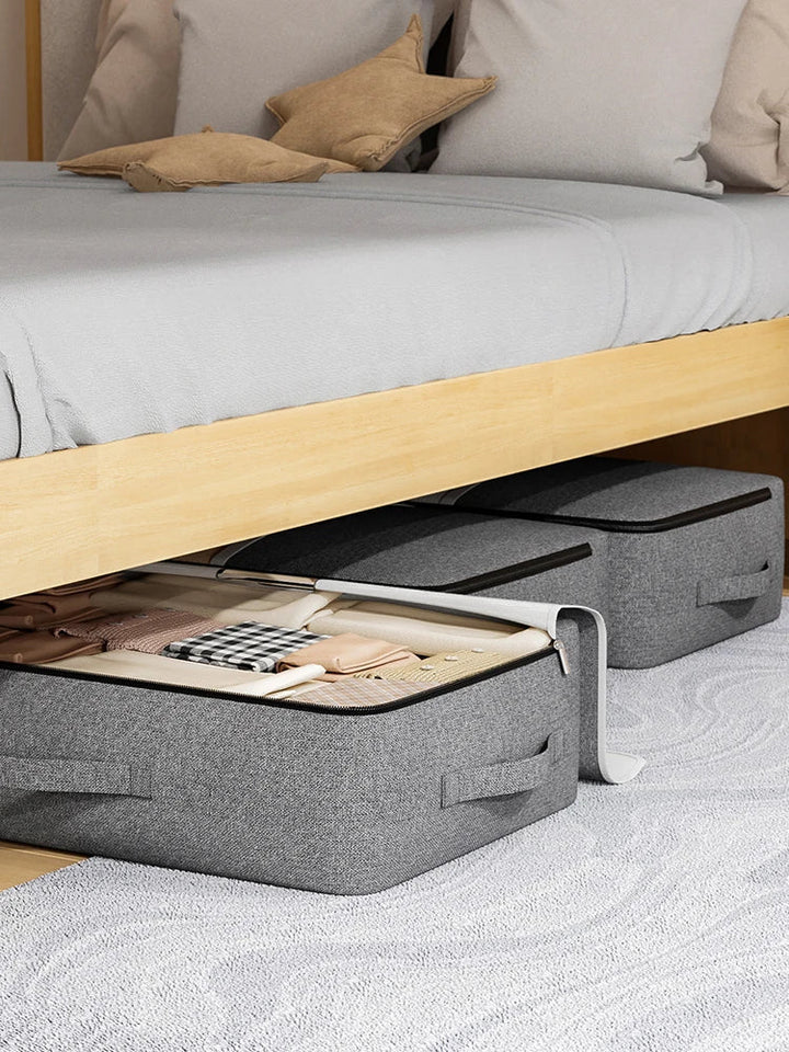 Dust-proof & moisture-resistant underbed storage bag. Perfect for seasonal clothing and blankets.