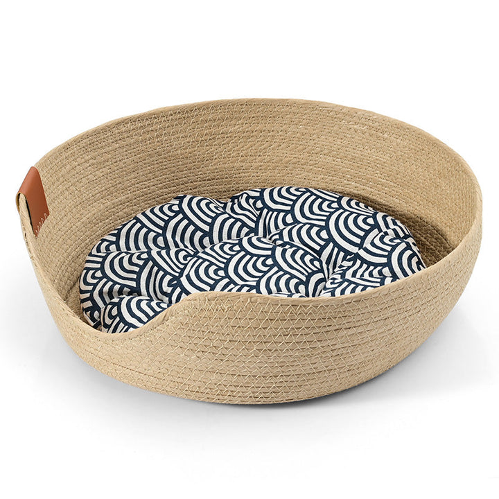 Durable, handmade pet bed for cats, combining ultimate comfort with easy maintenance.