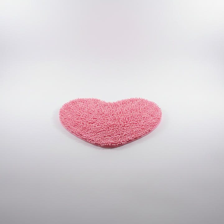 Stylish heart-shaped bath mat, soft microfiber, quick-drying & non-slip for modern bathrooms.