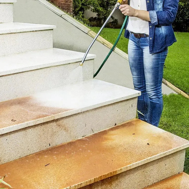 High-pressure washer spray nozzle for car & home cleaning, features durable construction & powerful jet stream.