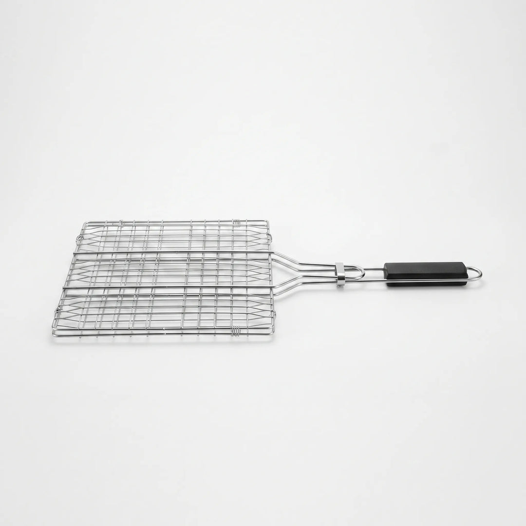 Portable hinged grilling basket, ideal for camping and outdoor cooking, ensures easy flipping & even grilling.
