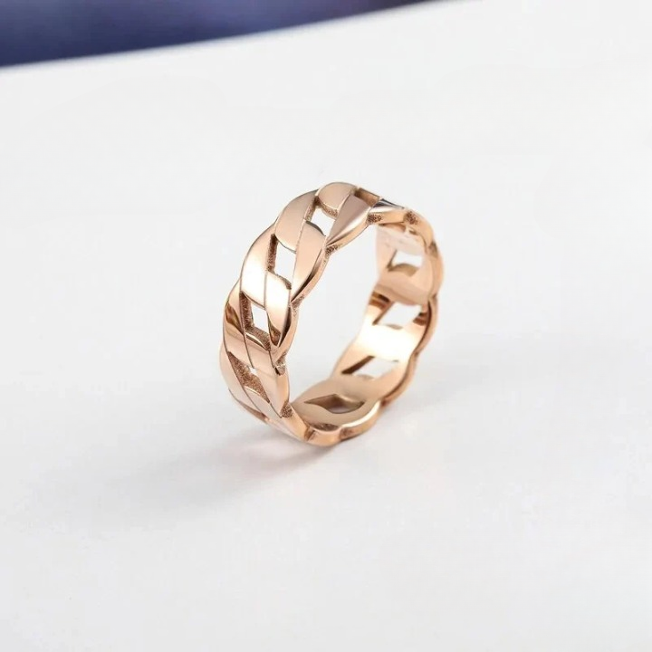 Women's Classic Sparkling Gemstone Ring