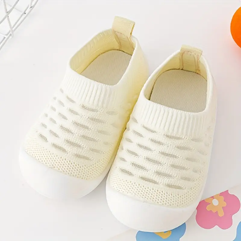 FlexiFeet barefoot shoes, designed for kids' healthy foot development, natural walking & flexible movement.