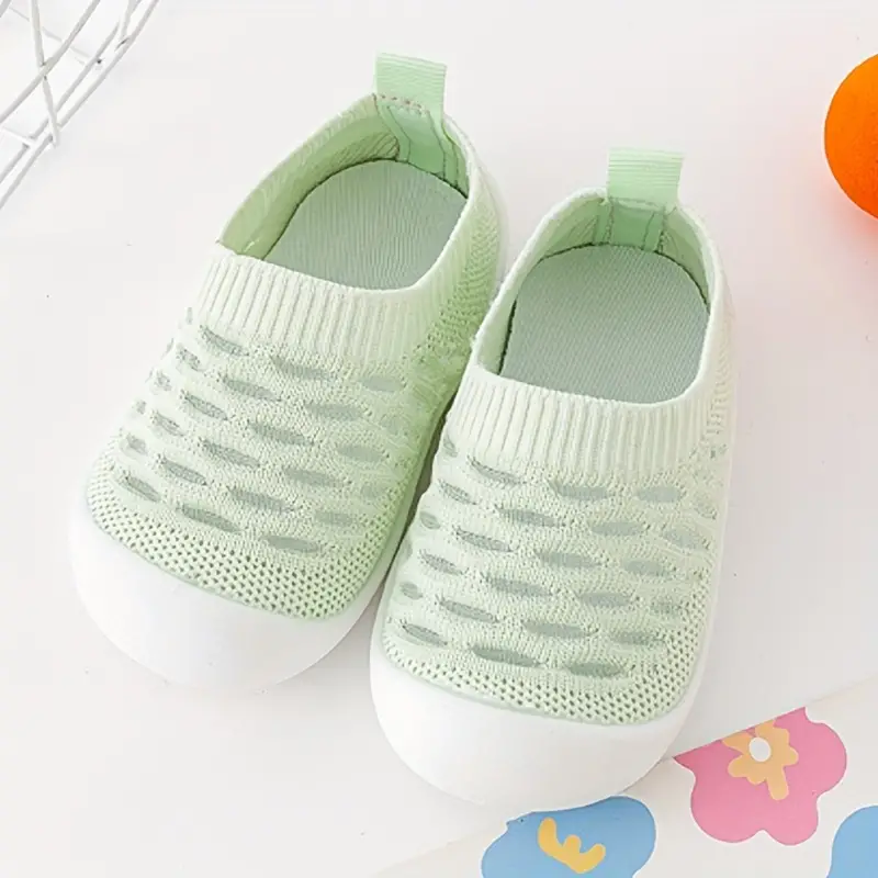Kids' FlexiFeet barefoot shoes with a wide toe box for natural toe splay, comfort & healthy foot development.