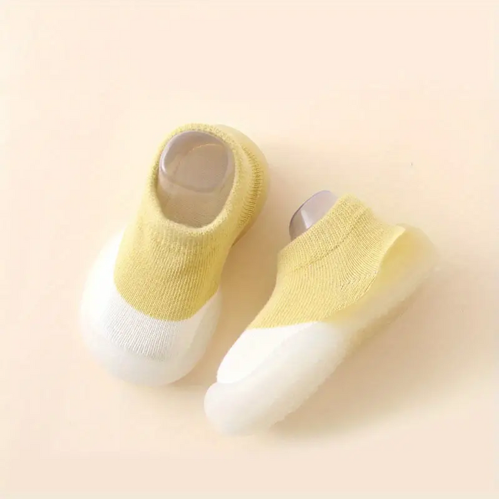 Comfortable FreeStep kids' barefoot sneakers for natural foot development and freedom of movement.