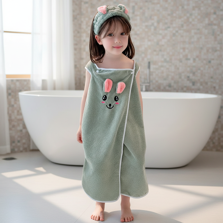 Kids' hooded animal bathrobe, 'BathFun' bear design, soft and absorbent cotton blend for bath time