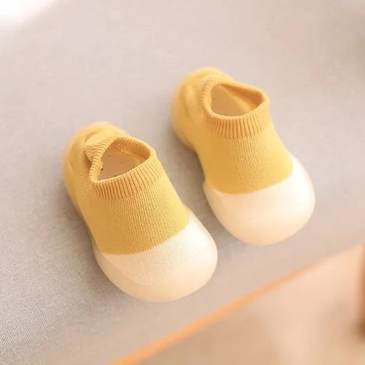 NaturalStep barefoot sneakers for children, supporting healthy feet & natural movement during walking.