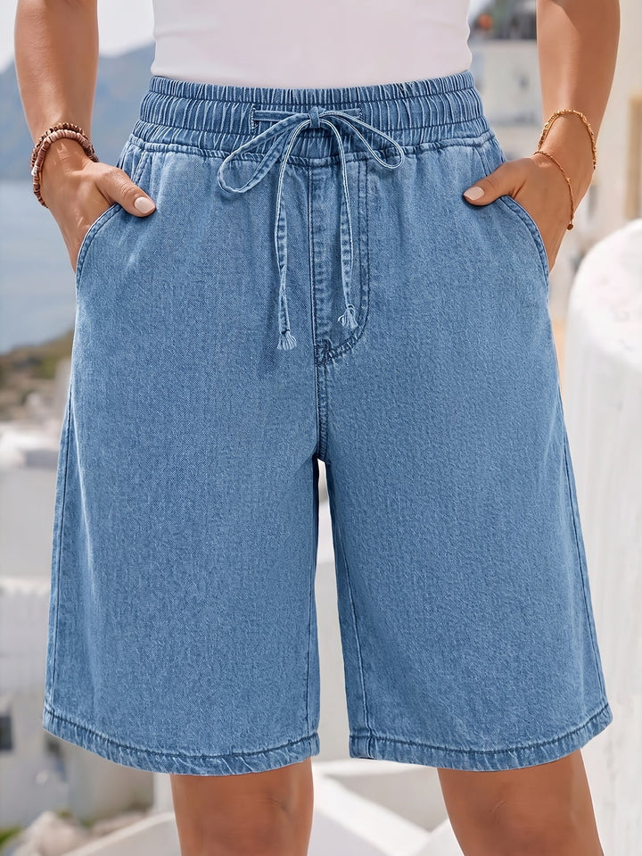 Women's wide-leg light blue bermuda shorts, perfect for comfortable and effortless casual summer fashion.