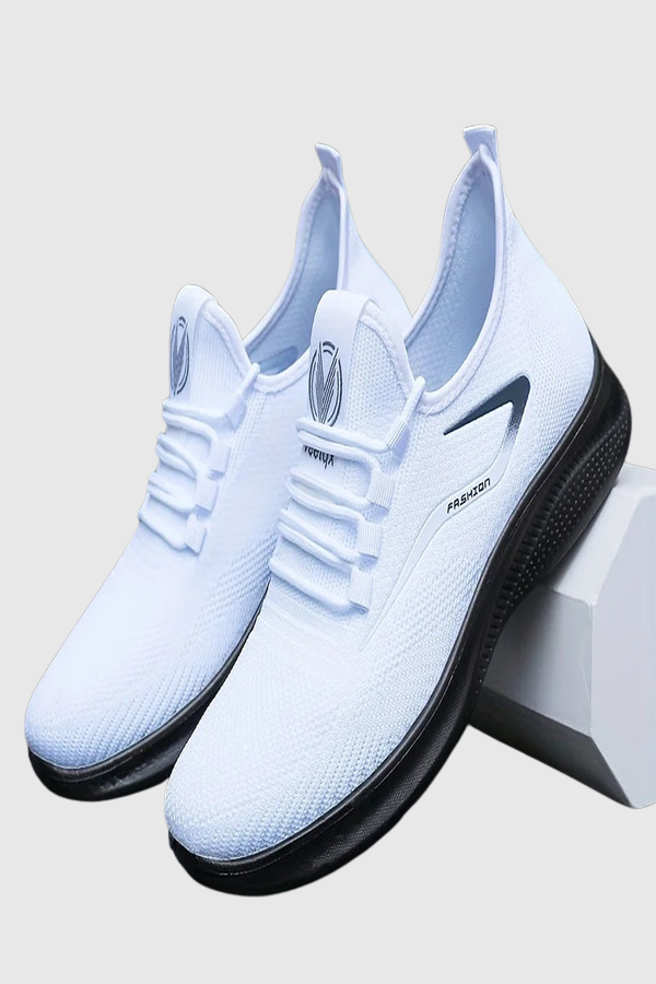 Versatile women's lightweight gym shoes, perfect for running, training, and casual comfort.