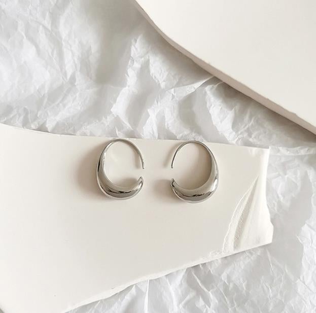 Stunning gold-plated hoop earrings for women. Luxury, elegant, and versatile fashion accessory for any outfit.