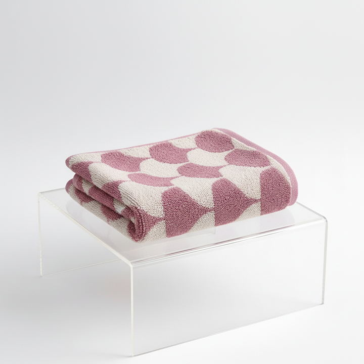Organic cotton fan design towel, perfect for a spa-like bathroom decor, quick-dry.