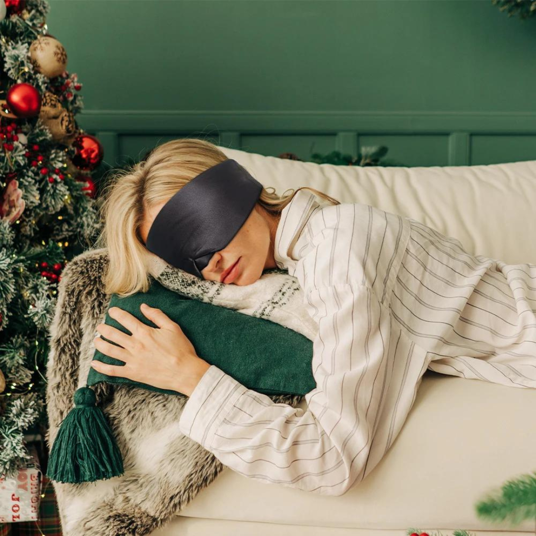Indulge in deep sleep with this luxurious mulberry silk eye mask. Unisex, comfortable, & anti-aging.