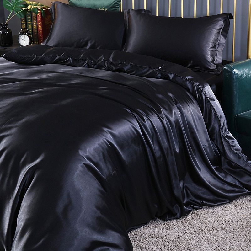 Soft-touch silk-satin bedding set, rich texture for a comfortable, luxurious bedroom