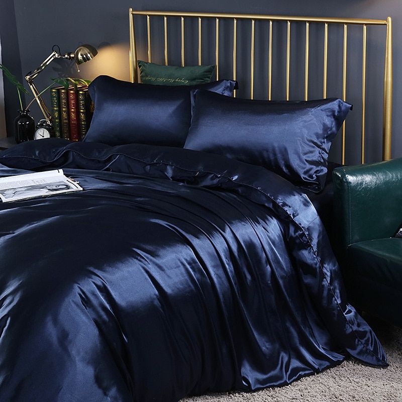 Glamorous SilkSleep 4-piece bedding set, crafted from high-quality silk-satin for luxury