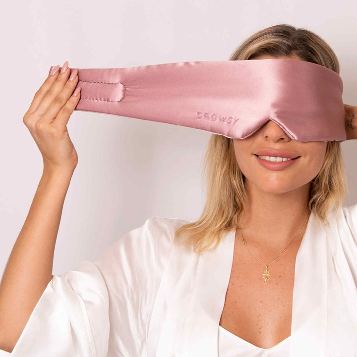 Luxurious unisex mulberry silk sleep mask for deep, uninterrupted sleep and ultimate relaxation.