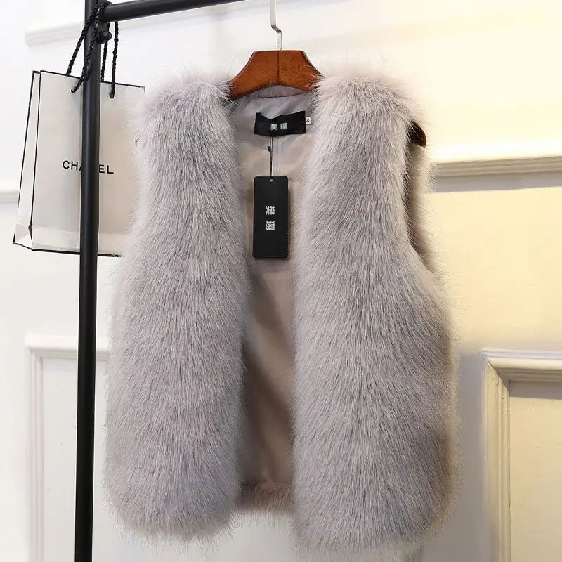 Cozy women's winter vest designed for warmth & style. Elegant sleeveless jacket, essential for fall fashion & layering.